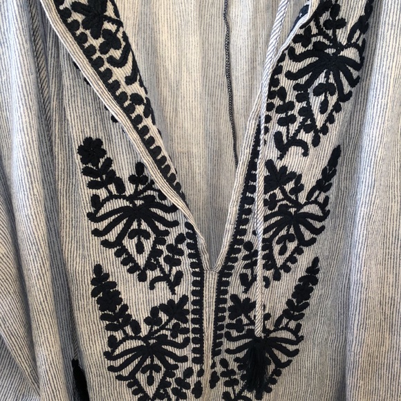 Victoria’s Secret Oversized Embroidered Cover Up - Picture 3 of 7